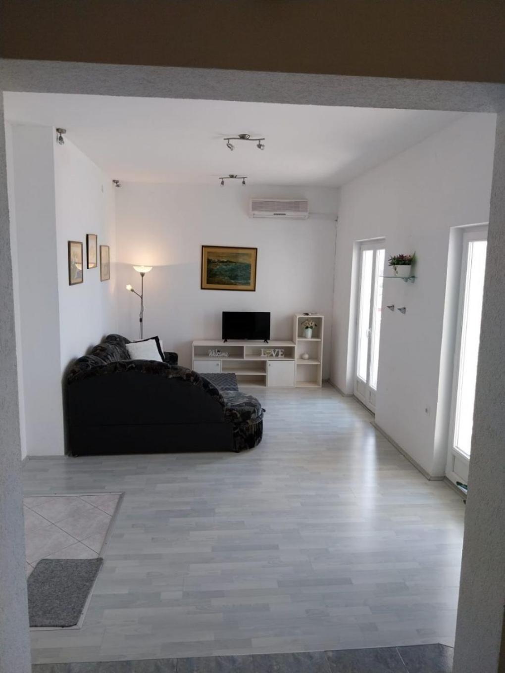 Apartments Josip Baska Voda Luaran gambar