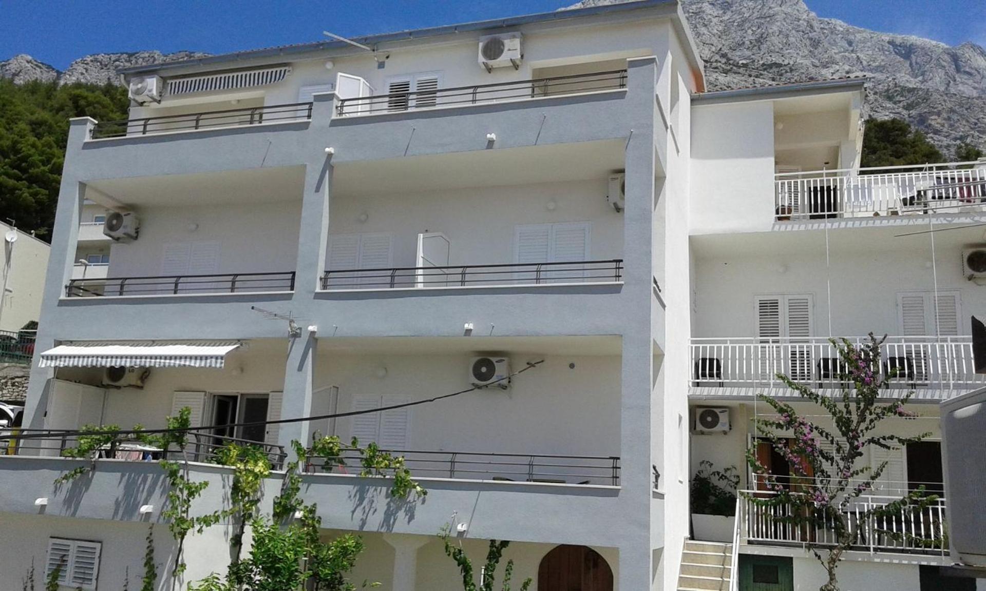Apartments Josip Baska Voda Luaran gambar